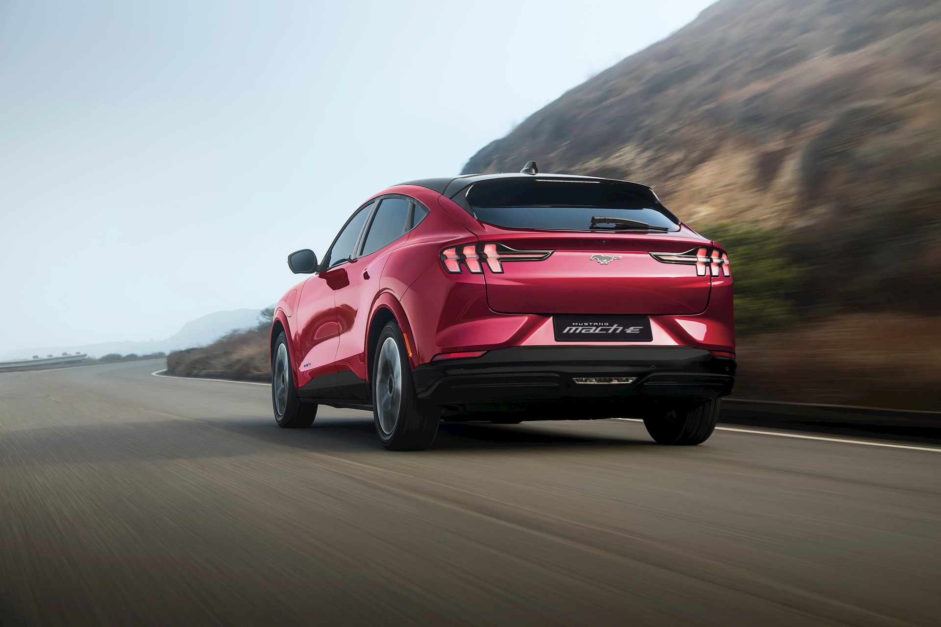 Ford chốt giá xe điện Mustang Mach E 2,6 tỷ đồng tại Việt Nam - Ảnh 3