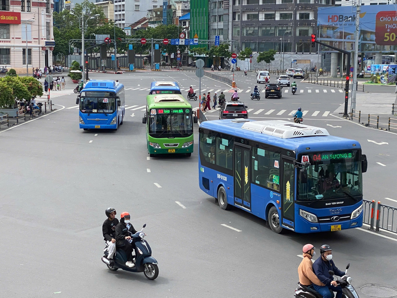 Hạn chế xe xăng, TPHCM bổ sung 72 tuyến xe buýt và 8.000 xe đạp công cộng - Ảnh 1