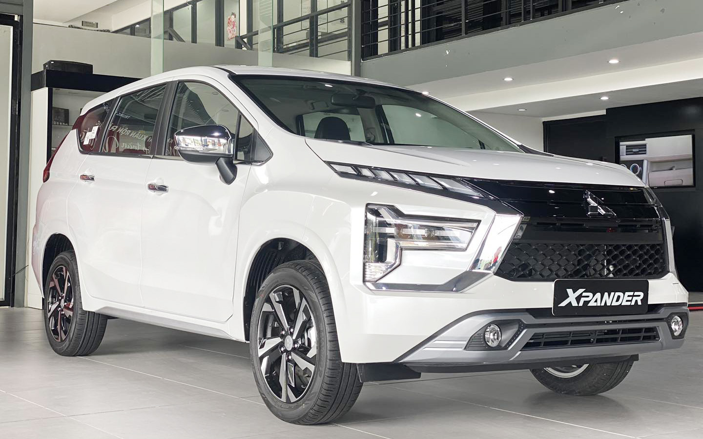 Cứ đà này, Mitsubishi Xpander dễ thành xe xăng bán chạy nhất Việt Nam năm nay: Doanh số đều, khuyến mãi liên tục với giá trị lớn - Ảnh 2