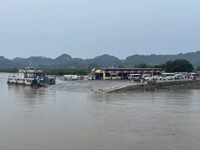 Khuyến khích giảm 50% giá phòng cho du khách mắc kẹt do bão số 5 tại Cát Bà - Ảnh 1