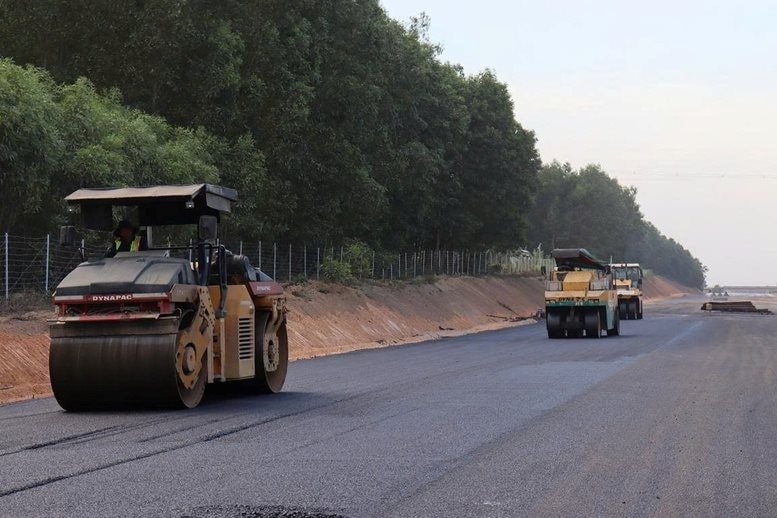 Sản lượng thi công đạt hơn 66.500 tỷ đồng trong 6 tháng, Việt Nam sẽ có 2.476 km đường bộ cao tốc vào dịp 19/8 - Ảnh 1