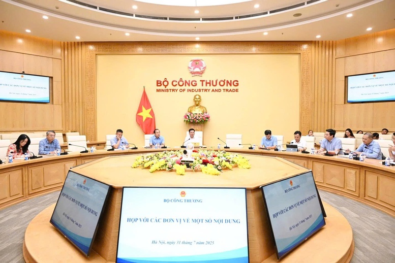 Bộ Công Thương cử 34 lãnh đạo cục, vụ về hỗ trợ địa phương triển khai chính quyền hai cấp - Ảnh 2