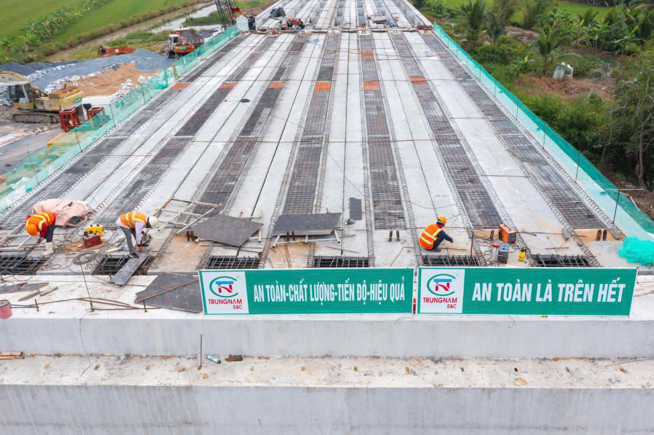 Cao tốc Châu Đốc - Cần Thơ - Sóc Trăng đảm bảo thông xe kỹ thuật vào cuối năm - Ảnh 1