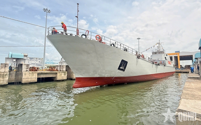 Báo Ba Lan: Việt Nam hạ thủy tàu đổ bộ hiện đại, mang "cuộc sống thứ hai" cho thiết kế của một nước NATO - Ảnh 1