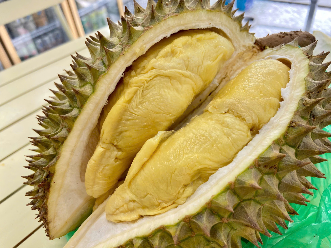 Sầu riêng giá rẻ 'đổ bộ' Hà Nội, 1 ngày bán gần 3 tấn - Ảnh 3