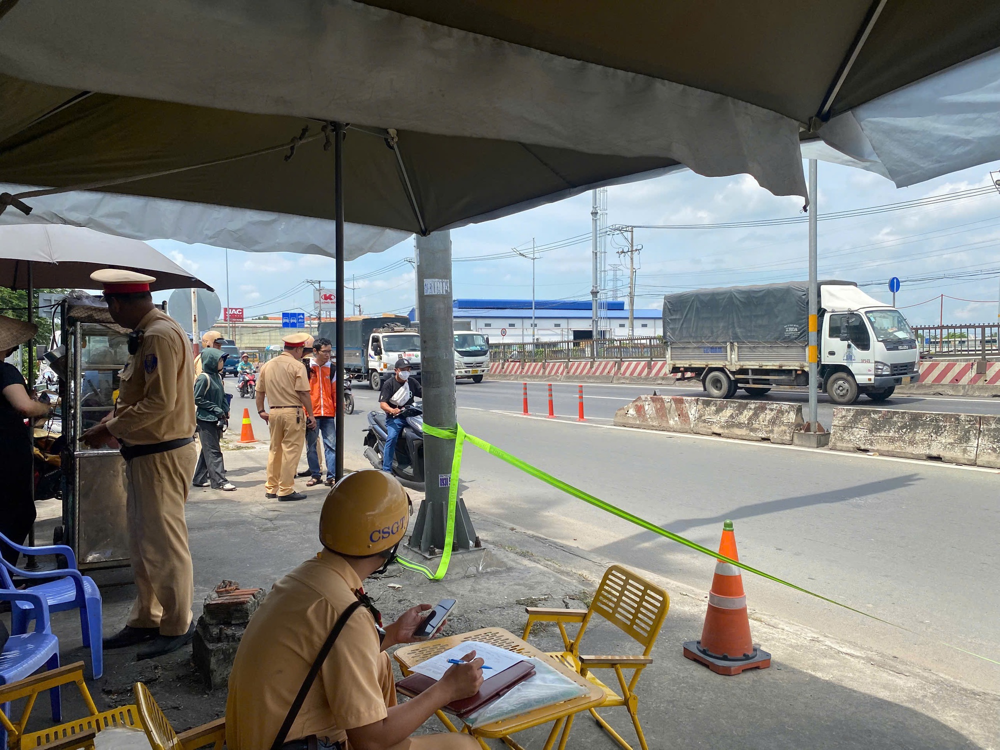 Từ hôm nay đến ngày 18-8, người dân TP HCM hạn chế đến cơ quan CSGT - Ảnh 1