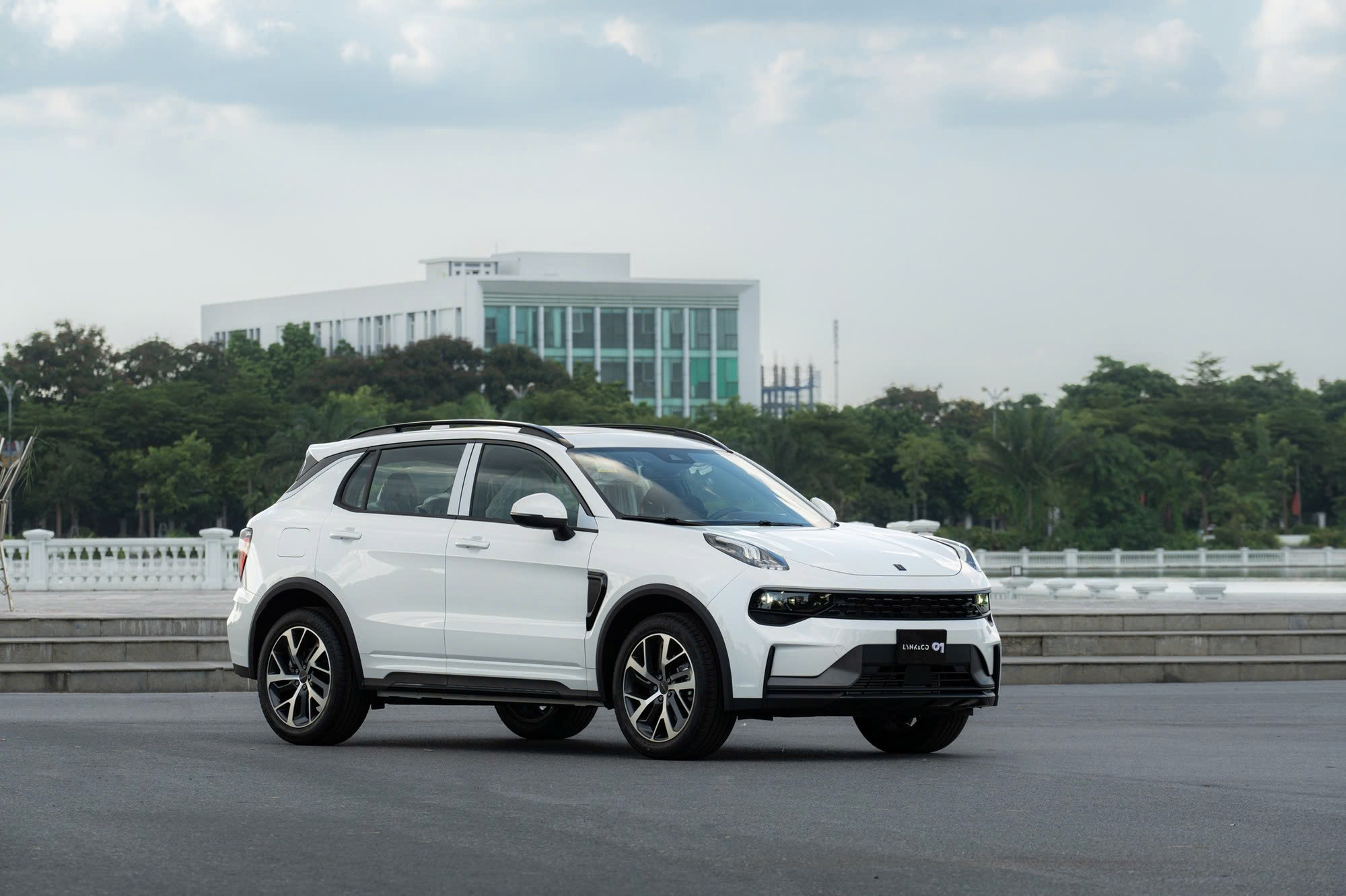 Đồng giá 919 triệu đồng, chọn Lynk & Co 01 bản 'base' hay Kia Sportage bản máy xăng 2.0L gần cao nhất - Ảnh 2