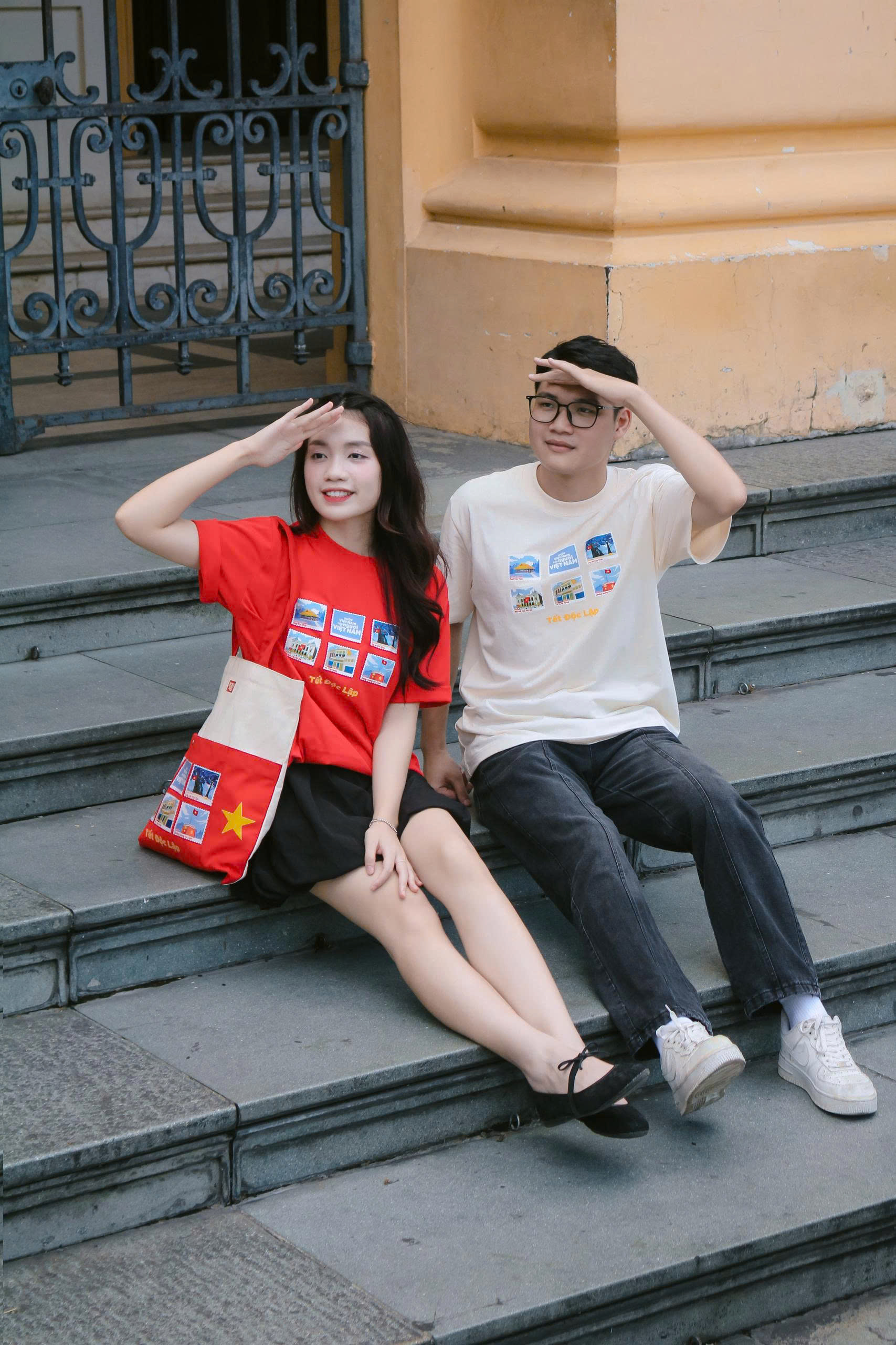 Sản phẩm in hình cờ đỏ sao vàng "cháy hàng", nhà sản xuất không kịp cung ứng - Ảnh 2