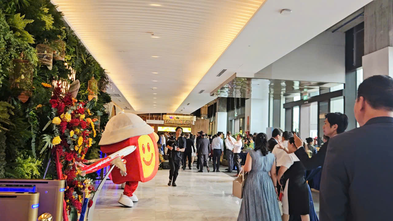 Cận cảnh tòa tháp tài chính quốc tế 55 tầng đầu tiên ở TP HCM - Ảnh 14