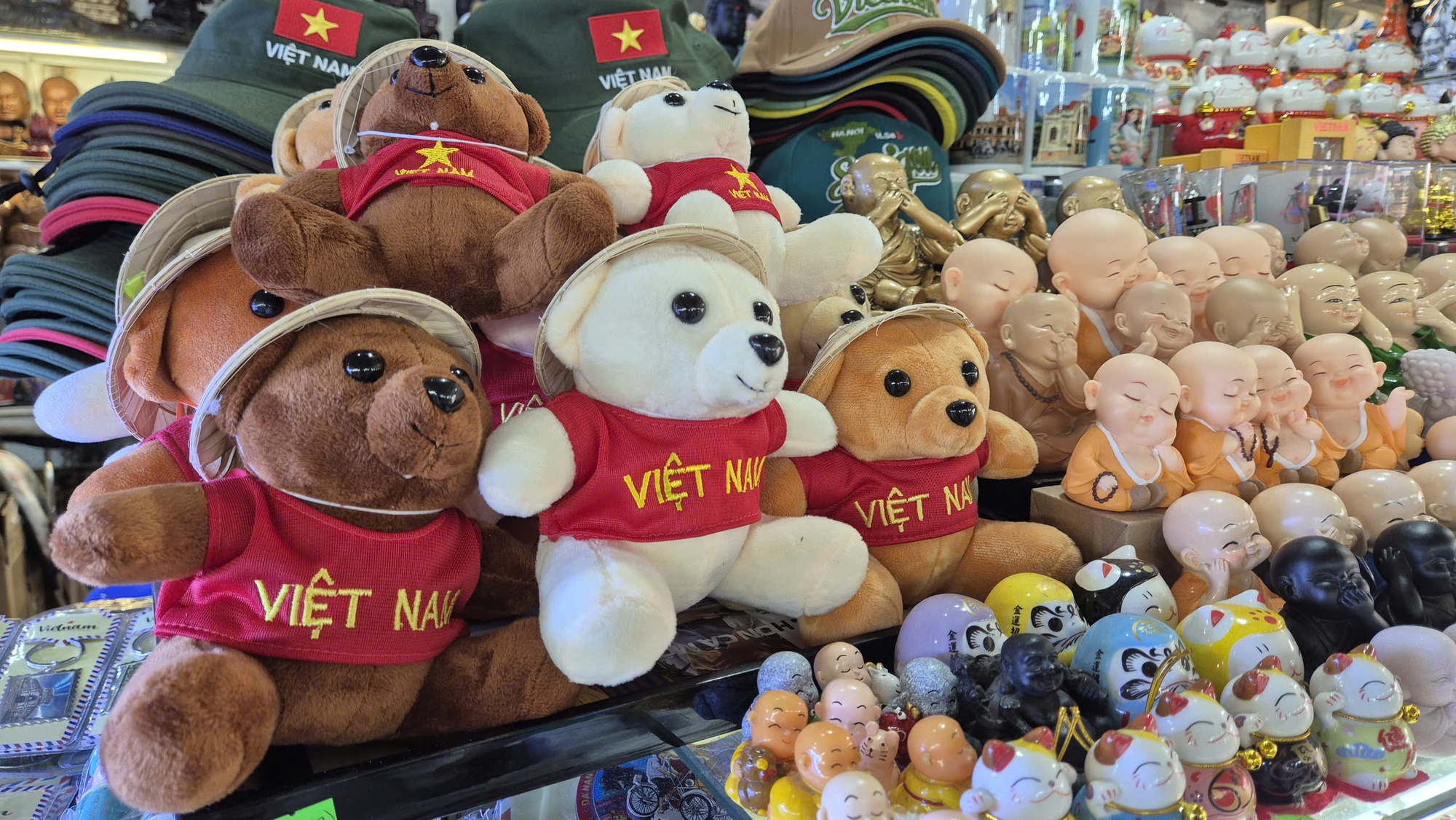 Rộn ràng thị trường thời trang, phụ kiện chào Quốc khánh - Ảnh 4