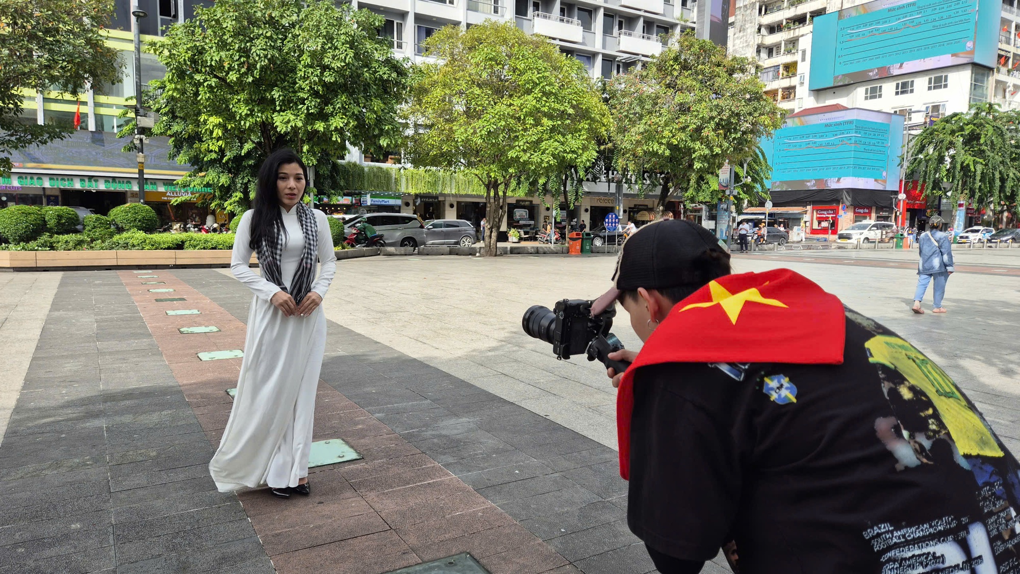 Rộn ràng thị trường thời trang, phụ kiện chào Quốc khánh - Ảnh 8