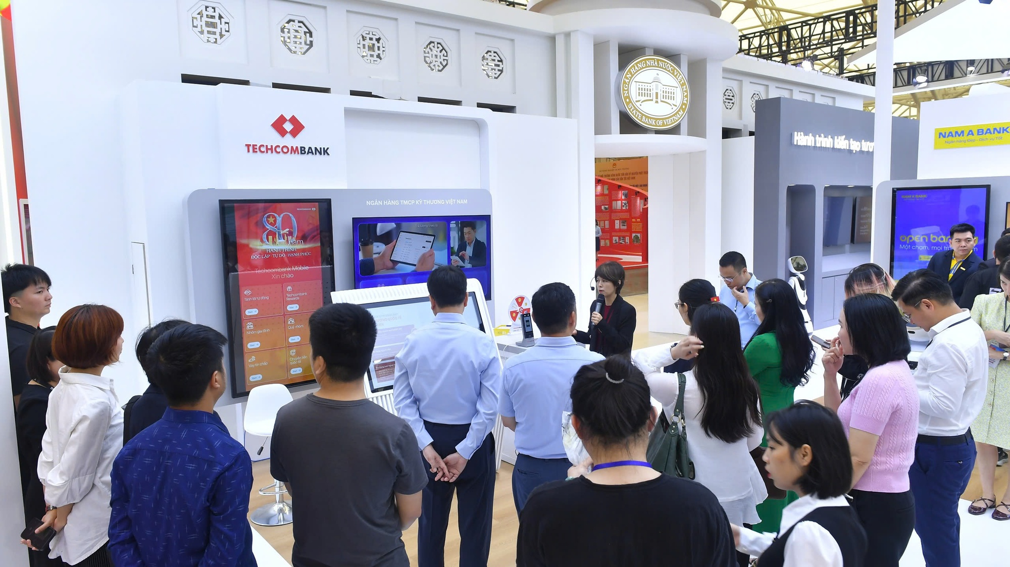 Chiêm ngưỡng bản đồ Việt Nam bằng tiền tại Triển lãm thành tựu đất nước - Ảnh 9