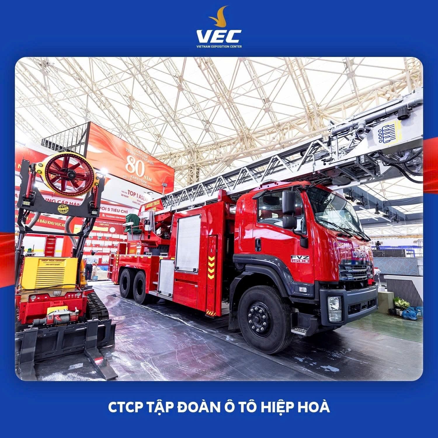 Chiếc xe thang cứu hoả đồ sộ tại Triển lãm A80: Ai đứng sau? - Ảnh 2