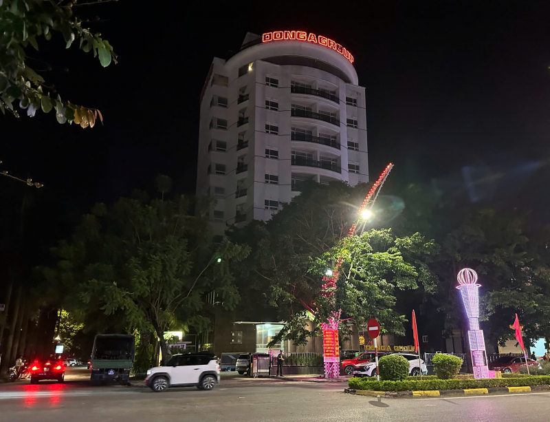 Ảnh khám xét dinh thự và nơi làm việc của "bầu Đoan" - Ảnh 1