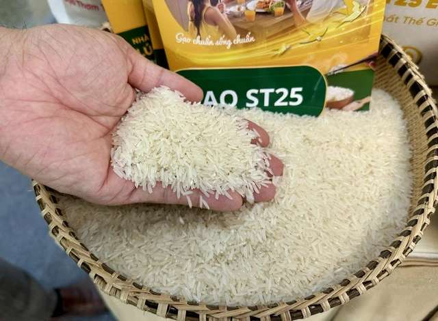 Thế giới lao dốc, giá gạo Việt Nam vọt lên cao nhất thế giới - Ảnh 1