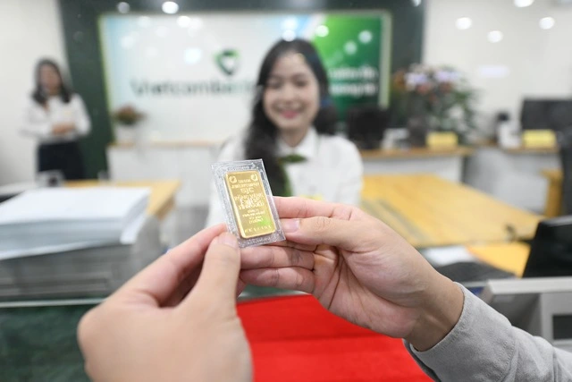 Giá vàng cao kỷ lục, có nên chốt lời? - Ảnh 1