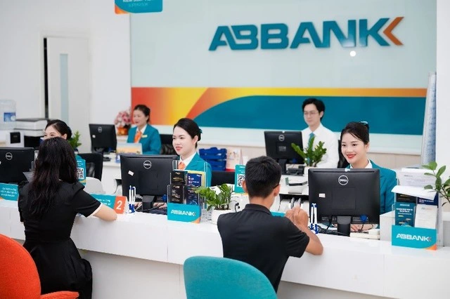 Quả ngọt từ cải tổ bộ máy: ABBANK bứt phá mạnh mẽ nửa đầu năm 2025 - Ảnh 1