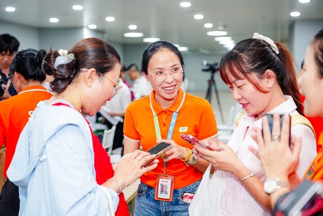 Sendo Farm và HURC: Đưa Siêu thị online lên tàu điện, mở hướng tiêu dùng mới - Ảnh 1