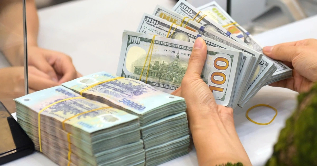 Lãi suất tiền đồng liên ngân hàng tăng gần gấp đôi