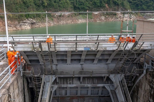 Thủy điện Bản Vẽ giảm 74% lưu lượng lũ cho hạ du - Ảnh 2