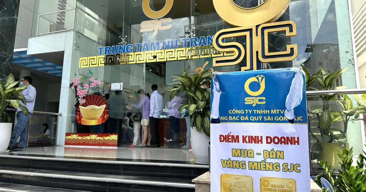 Người dân kéo nhau mua vàng khi giá cao kỷ lục