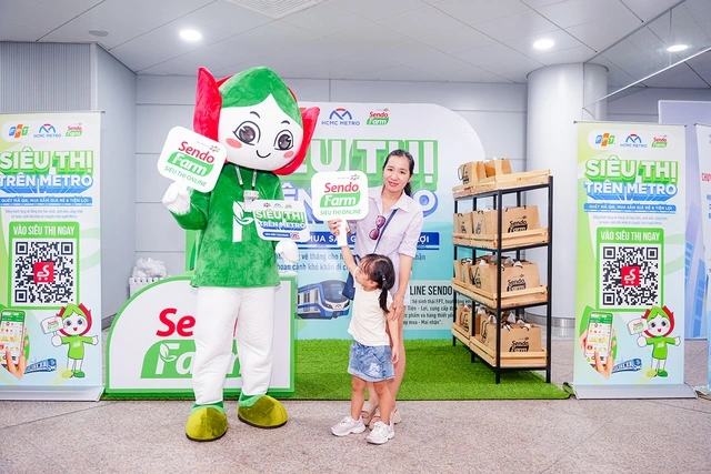 Sendo Farm và HURC: Đưa Siêu thị online lên tàu điện, mở hướng tiêu dùng mới - Ảnh 2