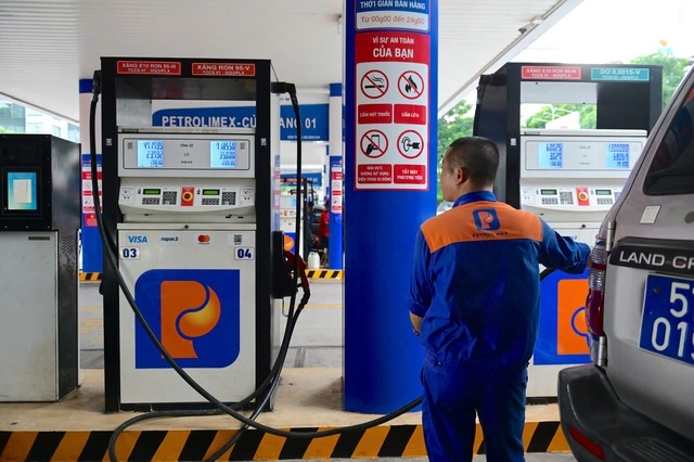 Sau 2 tuần, tiêu thụ xăng E10 tại TP.HCM thế nào? - Ảnh 1