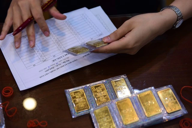 Giá vàng hôm nay 13.8.2025: Nhà đầu tư thế giới liên tục chốt lời - Ảnh 1