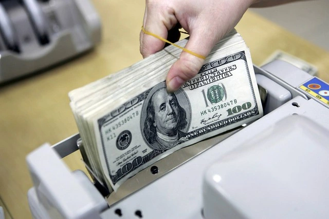 Giá USD hôm nay 23.8.2025: Giảm mạnh từ đỉnh cao - Ảnh 1