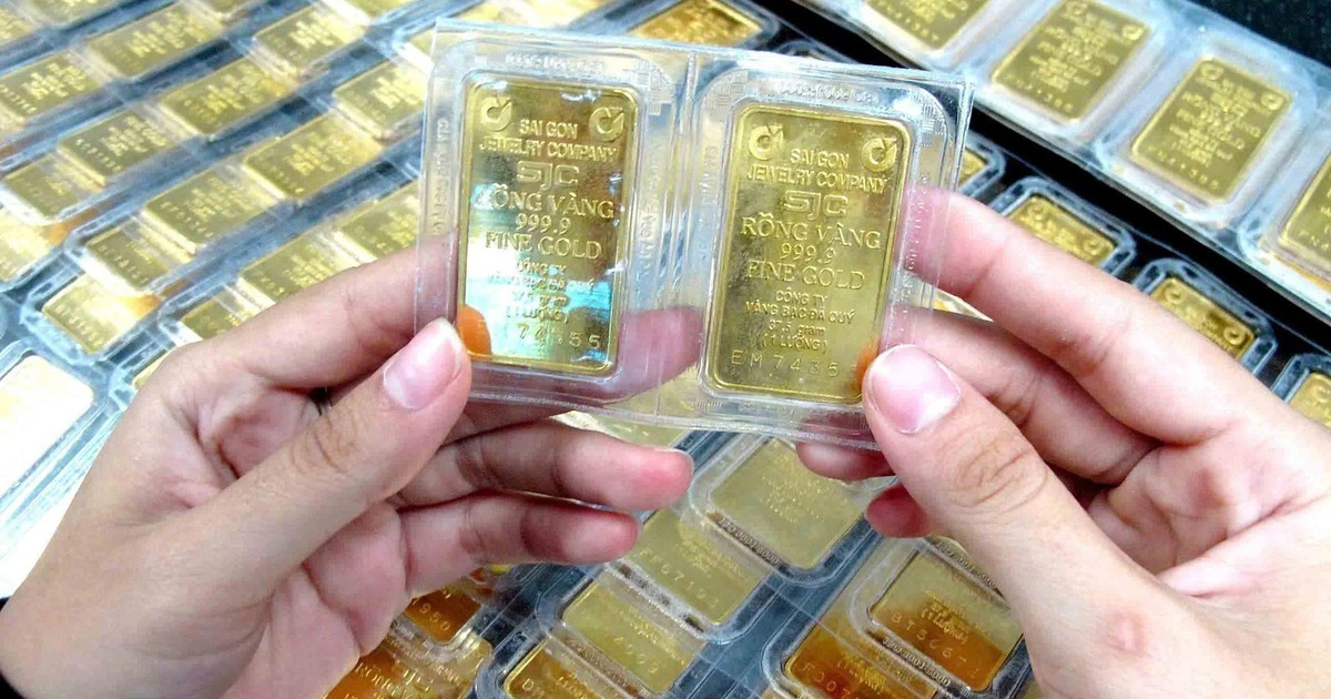Giá vàng đột ngột tăng vọt