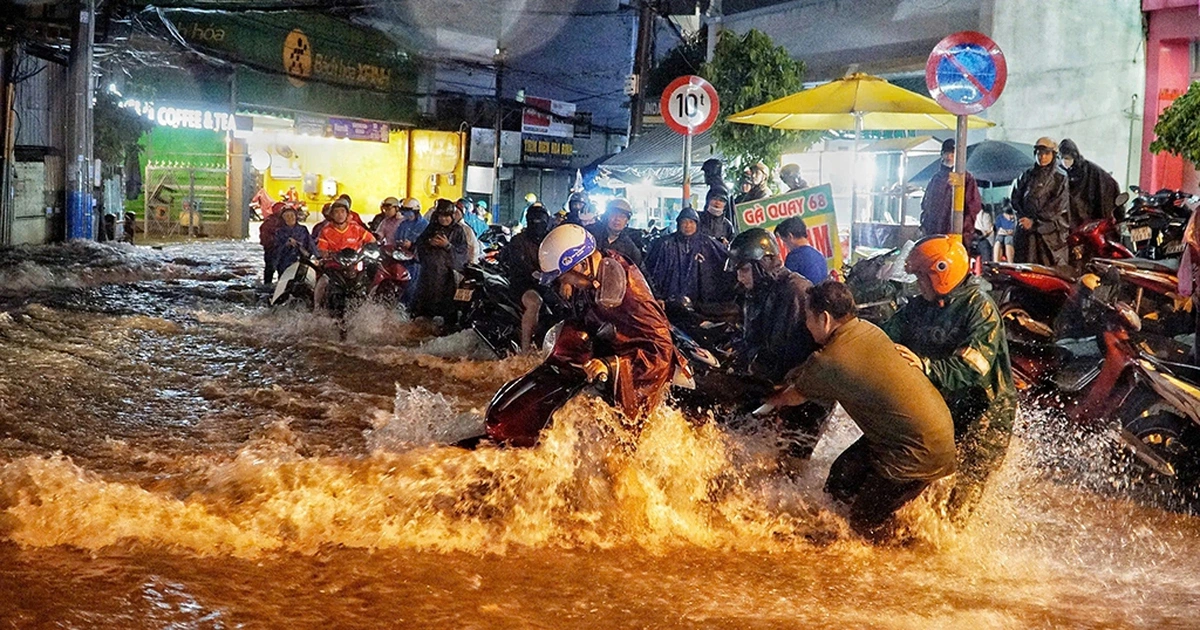 Nắng nóng chưa qua, bão đang 'thập thò'