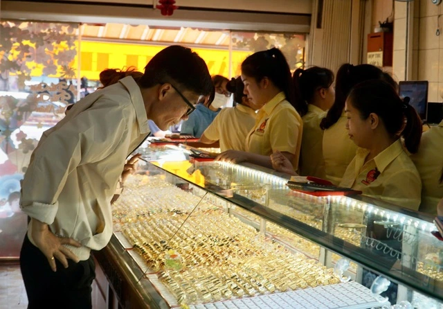 'Cởi trói' cho vàng trang sức mỹ nghệ - Ảnh 1