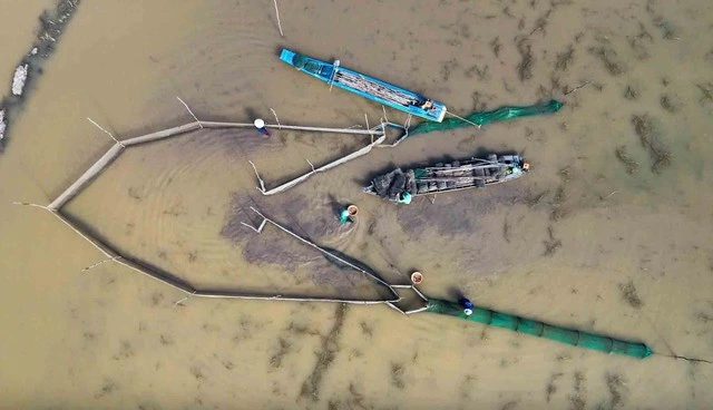 Mưa dồn, bão dập trong những tháng tới - Ảnh 2