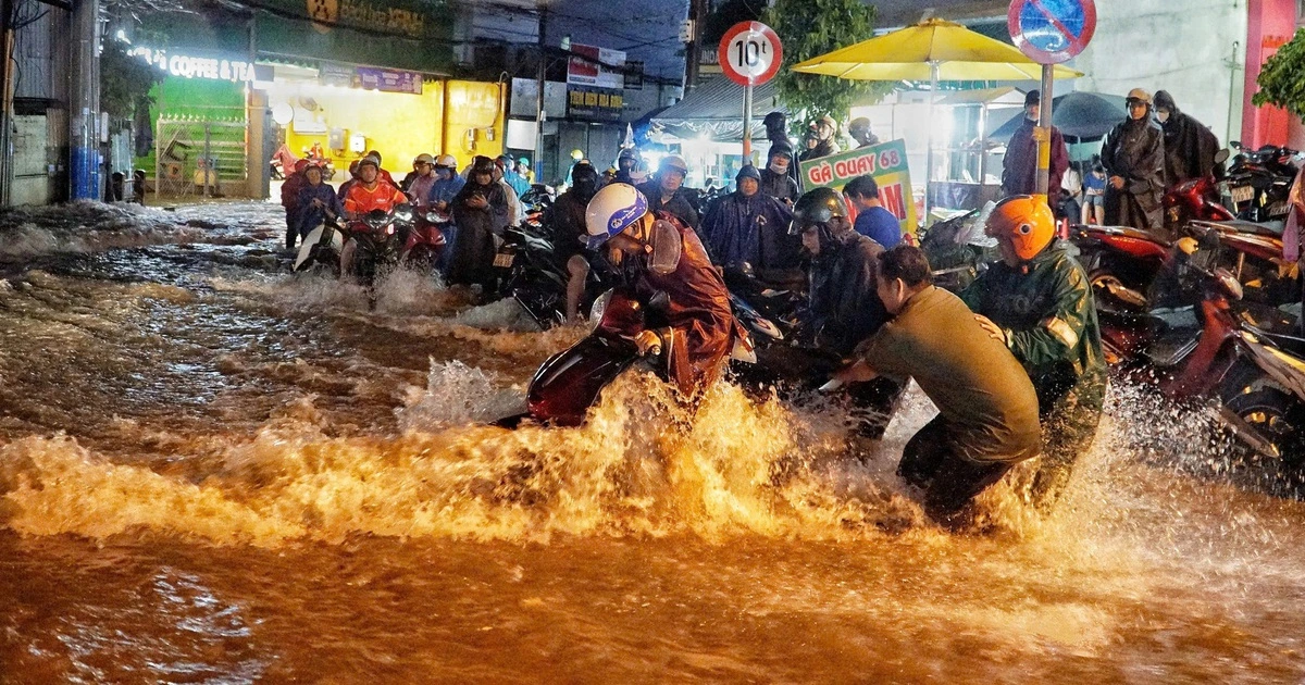 Vì sao nhiều nơi mưa lớn, biển động mạnh?