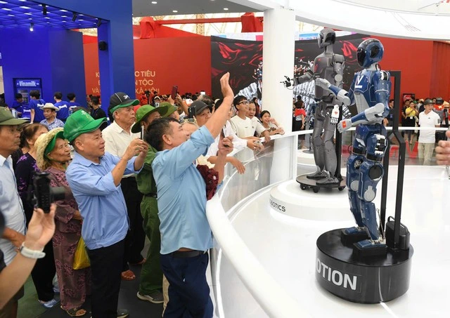 Vingroup gây dấu ấn kiến tạo tại Triển lãm thành tựu đất nước 80 năm - Ảnh 3