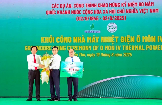 Petrovietnam khởi công dự án điện tỉ USD - Ảnh 4