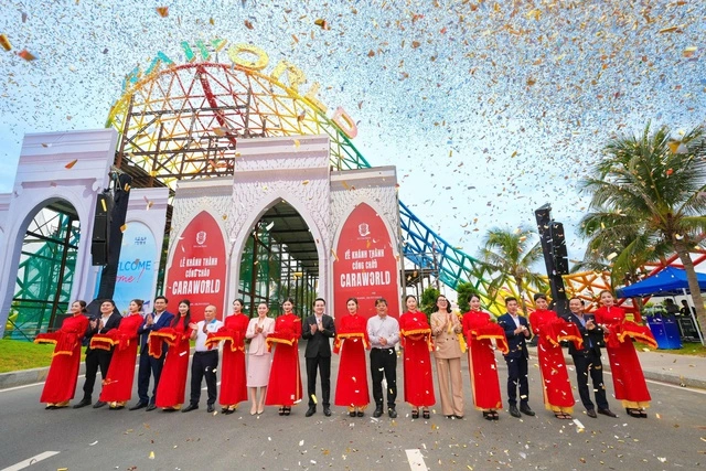 CaraWorld chính thức khánh thành cổng chào biểu tượng cạnh sân bay quốc tế Cam Ranh - Ảnh 1