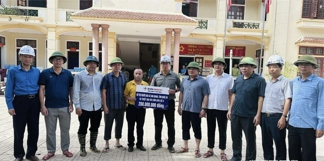 EVNGENCO1 trao 1 tỉ đồng hỗ trợ người dân ảnh hưởng mưa lũ tại Nghệ An - Ảnh 1