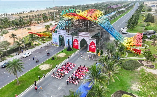 CaraWorld chính thức khánh thành cổng chào biểu tượng cạnh sân bay quốc tế Cam Ranh - Ảnh 2