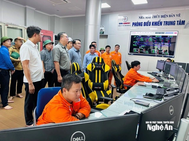 EVNGENCO1 trao 1 tỉ đồng hỗ trợ người dân ảnh hưởng mưa lũ tại Nghệ An - Ảnh 3