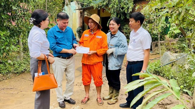 EVNGENCO1 trao 1 tỉ đồng hỗ trợ người dân ảnh hưởng mưa lũ tại Nghệ An - Ảnh 4