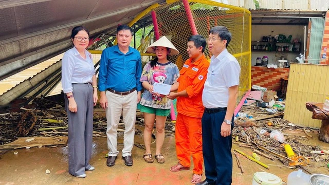 EVNGENCO1 trao 1 tỉ đồng hỗ trợ người dân ảnh hưởng mưa lũ tại Nghệ An - Ảnh 5