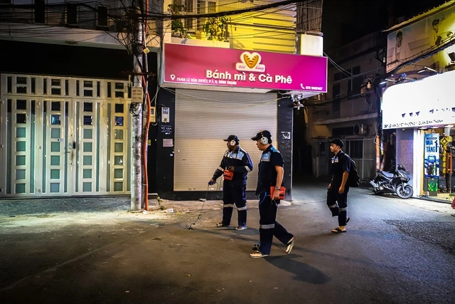 Đêm trắng giữa lòng thành phố: Theo dấu những người ‘giữ mạch nước ngầm’ - Ảnh 1