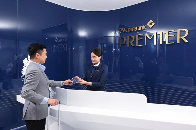 Tận hưởng đặc quyền lối đi ưu tiên tại phòng chờ PVcomBank Premier Lounge - Ảnh 2