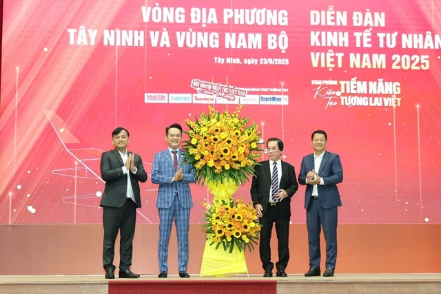 Làm sao để doanh nghiệp thích ứng nhanh với mô hình chính quyền mới? - Ảnh 1