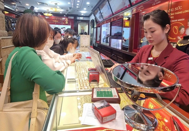 Hội đồng Vàng thế giới 'mổ xẻ' chuyện giá vàng Việt Nam quá cao - Ảnh 2