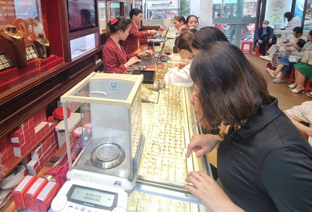 Bộ Tài chính có đề xuất mới giữa lúc giá vàng 'đắt khét' - Ảnh 2