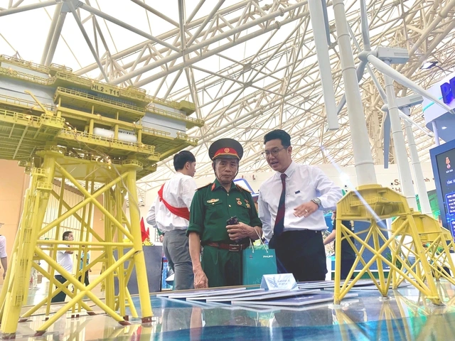 Ấn tượng những 'đầu tàu' kinh tế Việt Nam sau 80 năm - Ảnh 1