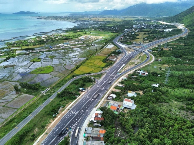Phấn đấu đưa cao tốc Vân Phong - Nha Trang vào khai thác dịp Quốc khánh 2.9 - Ảnh 1