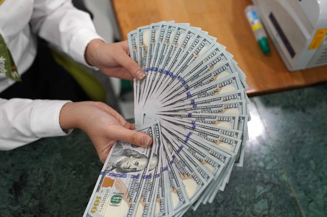 Giá USD tăng trở lại mức đỉnh - Ảnh 1